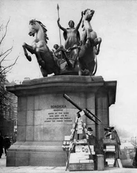 Monumento del Puente de Westminster, Londres, 1926-1927