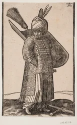 Soldado gordo de pie, con la mano derecha en el bolsillo, mirando hacia la derecha; dos plumas en el turbante; espada en el lado izquierdo, escudo con penacho en el brazo izquierdo; en el suelo frente a él hay una maza y una lanza cruzadas