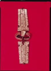 Hebilla de cinturón, del cementerio en Escolives-Sainte-Camille, Yonne