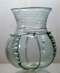 Arte merovingio: vaso de charmoy. Galia siglo VI. Museo Nacional de Arqueología de Saint Germain en Laye