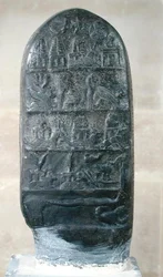 Kudurru del Rey Melishikhu II que representa emblemas babilónicos, de Susa
