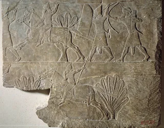Mesopotamia: Jinetes del ejército asirio. Bajo relieve en alabastro del palacio del rey Asurbanipal (668-627 a.C.). De Nínive. París, Museo del Louvre
