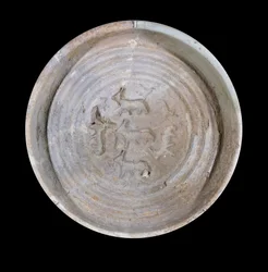 Mesopotamia: copa de terracota con íbice. Alrededor de 1800 a.C. De los platos reales del Palacio del Rey Zimrilim en Mari