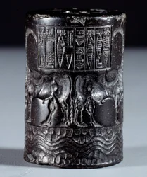 Mesopotamia: sello cilíndrico de mármol negro a nombre del divino Sharkali-Sharri (Shakalisharri), rey de Agade, adornado con héroes que dan de beber a búfalos espalda contra espalda. 2300 a. C. París, Museo del Louvre