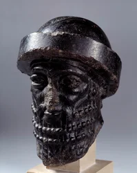 Mesopotamia: cabeza tallada en diorita llamada Hammurabi. De Susa