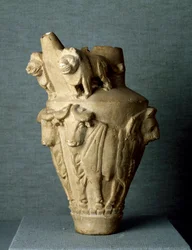 Arte mesopotámico: vaso ritual de piedra caliza con toros y leones