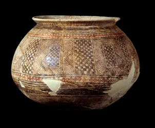 Arte oriental: Jarrón con decoración geométrica del estilo de Halaf (terracota, alrededor de 4500 a.C.) Mesopotamia o norte de Siria. París, Museo del Louvre