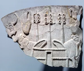 Mesopotamia: escena de establo en relieve en un fragmento de vaso tallado en el estilo de Uruk. Región de Sumer. 3300 a.C. París, Museo del Louvre