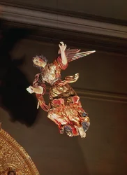 Un ángel sobre el retablo de la Capilla de San José