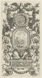 Panel ornamental coronado por una arpía alada