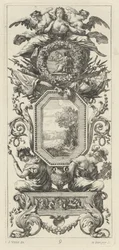 Panel ornamental coronado con dos figuras apoyadas en el busto de una mujer