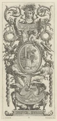 Panel Ornamental Coronado con una Cabeza Flanqueada por Follaje