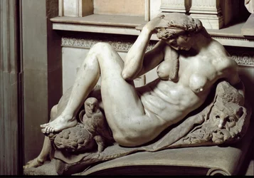 Alegoría de la noche. Mausoleo de Giuliano de Médici. Escultura de mármol