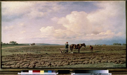 En el campo (En el campo). Descripción de un paisaje de tierra arada, con campesinos y sus arados tirados por caballos, a lo lejos una yunta avanza por un camino de terracería. Pintura de Mikhail Konstantinovich Klodt (1832-1902), óleo sobre lienzo
