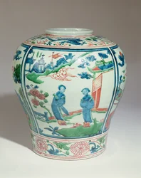 Jarra oviforme policromada de Swatow, finales del siglo XVI (cerámica)