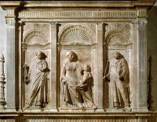 Virgen y Niño entre San Lorenzo y San Leonardo. Alto relieve de mármol