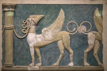 Fresco de grifos en alto relieve. Palacio de Cnosos. 1600-1450 a. C.