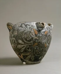 Arte griego: jarra de cerámica en estilo Camares. De Cnosos. 1900-1700 a.C. Heraclión, Museo Arqueológico