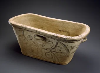 Larnax (bañera y ataúd) o "cofre de cenizas"