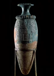 Arte minoico: rhyton o rython, un vaso ritual de piedra verde. De Zakros, Creta. Museo Arqueológico de Heraclión