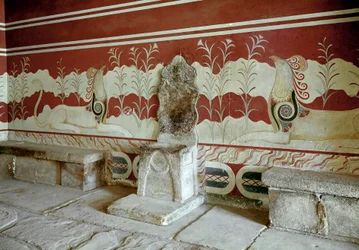 Civilización minoica: vista de la sala del trono del palacio del rey Minos en Cnosos. Creta, Grecia