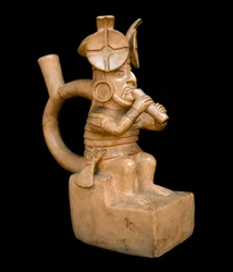 Arte precolombino, civilización mochica: vaso antropomorfo de terracota representando a un personaje tocando la quena, flauta de los Andes. 200 a.C.-700 d.C.