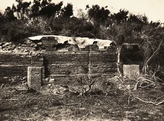 Construyendo un Imperio en la era fascista: ruinas de Axum en Adulis, 09/05/1936 (foto en b/n)