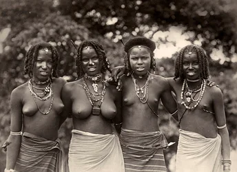 «Construir un imperio» en la época fascista: muchachas cunama, 09/05/1936