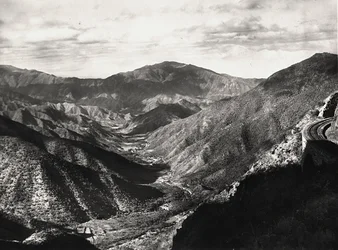 Construyendo un Imperio en la era fascista: el valle de Dorfu, 09/05/1936 (foto en b/n)