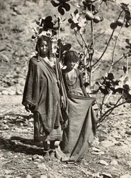 Construyendo un Imperio en la era Fascista: Dos Chicas Mària, 09/05/1936