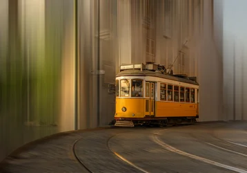 El tranvía amarillo en marcha