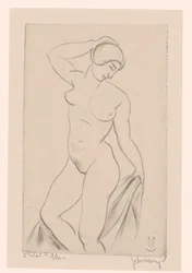Mujer desnuda con la mano en la cabeza