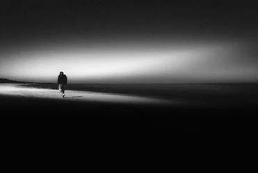 Paseo solitario por la playa