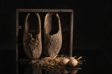 Zuecos rústicos y huevos