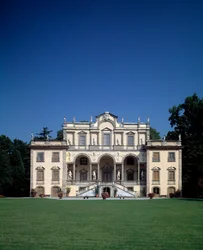 Fachada de Villa Mansi