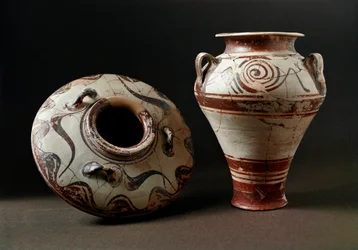 Arte micénico: vasijas de cerámica. 1400 a. C. Museo del Ágora, Atenas, Grecia