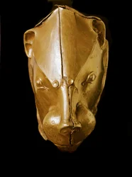 Arte micénico: ritón de cabeza de león dorado del siglo XVI a.C. Atenas, museo arqueológico nacional