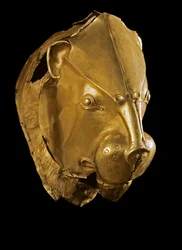 Arte micénico: rython o rhyton o rython dorado (vaso ceremonial) en forma de cabeza de león de la tumba IV, Micenas. Siglo XVI a.C. Dim. 14 cm Atenas, Museo Arqueológico Nacional