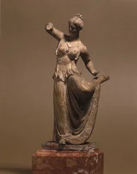 Civilización micénica: bailarina de Tanagra, siglo III a.C., Museo della Scala, Milán