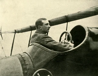 Teniente de Vuelo C. H. Collet, R.N., D.S.O., c. 1914
