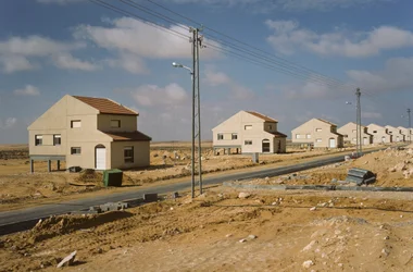 Nuevas viviendas para colonos israelíes en Moshav Kadesh Barnea, también conocido como Moshav Nizzana, en el desierto.
