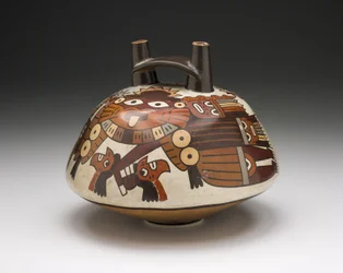 Vasija que representa a un guerrero enmascarado sosteniendo cabezas trofeo, 180 a.C.-500 d.C.