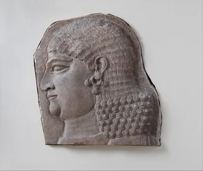 Cabeza de un asistente real sin barba, posiblemente un eunuco, c.721-05 a.C.