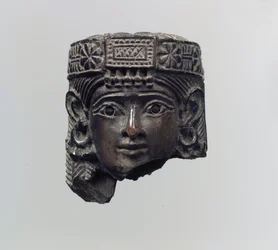 Cabeza de una figura femenina, c.8vo siglo a.C.