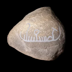 Graffiti neolítico sueco que representa un barco. Museo Histórico de Estocolmo