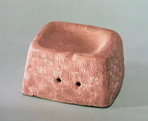 Soporte de jarrón usado como quemador de perfume, Cultura Chasseen, 3000-2500 a.C. (cerámica)