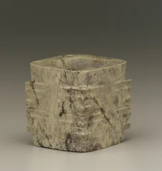 Tubo corto (cong) región del Lago Tai, cultura Liangzhu, 3300-2250 a.C.