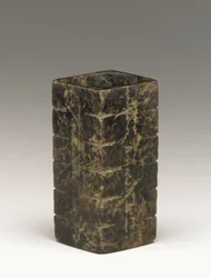 Tubo alto (cong) región del Lago Tai, cultura Liangzhu, 3300-2250 a.C.