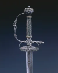 Espada pequeña, c.1650-60 (acero, madera y alambre de cobre)