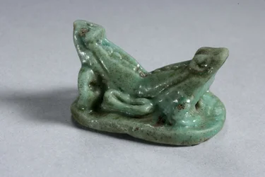 Escaraboide de dos ranas unidas, Dinastía 18-19, 1540-1186 a.C.